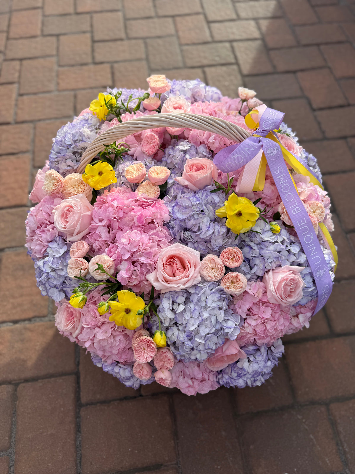 CUSTOM WHITE BASKET - ROUND
