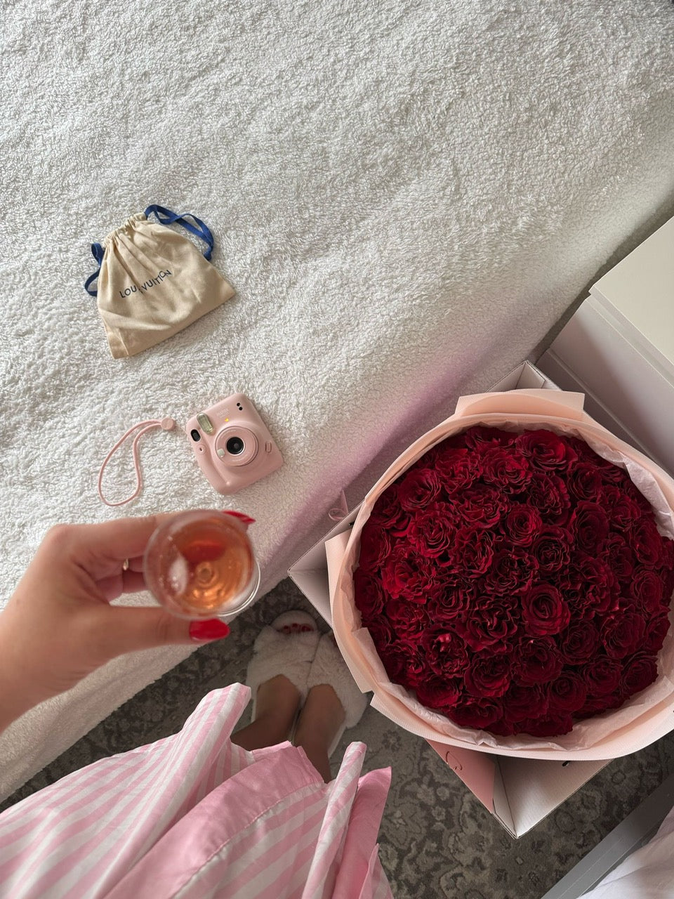 GARDEN ROSES RED HEARTS