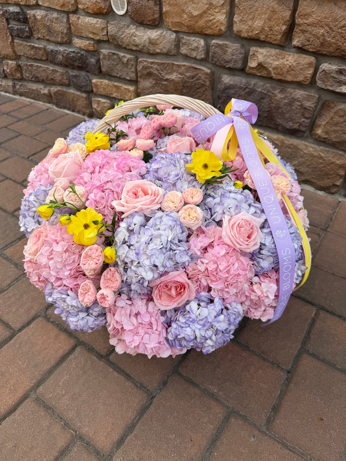 CUSTOM WHITE BASKET - ROUND