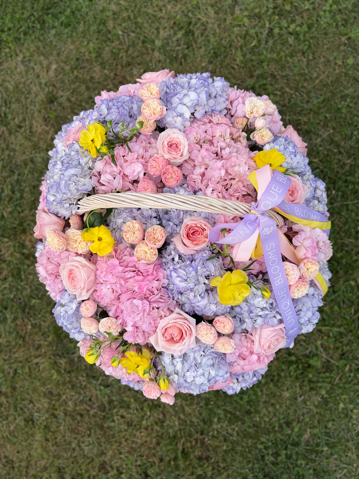 CUSTOM WHITE BASKET - ROUND