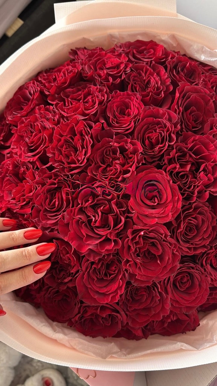 GARDEN ROSES RED HEARTS