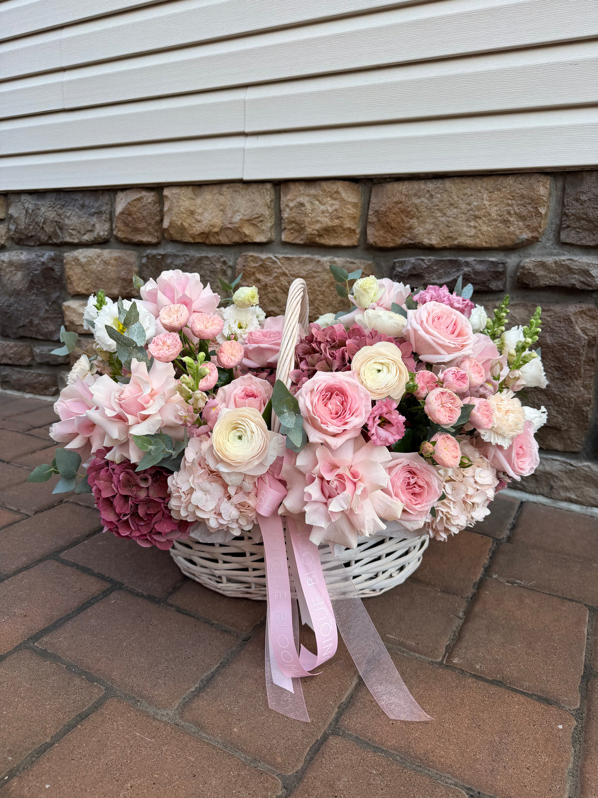 CUSTOM WHITE BASKET - ASYMMETRIC