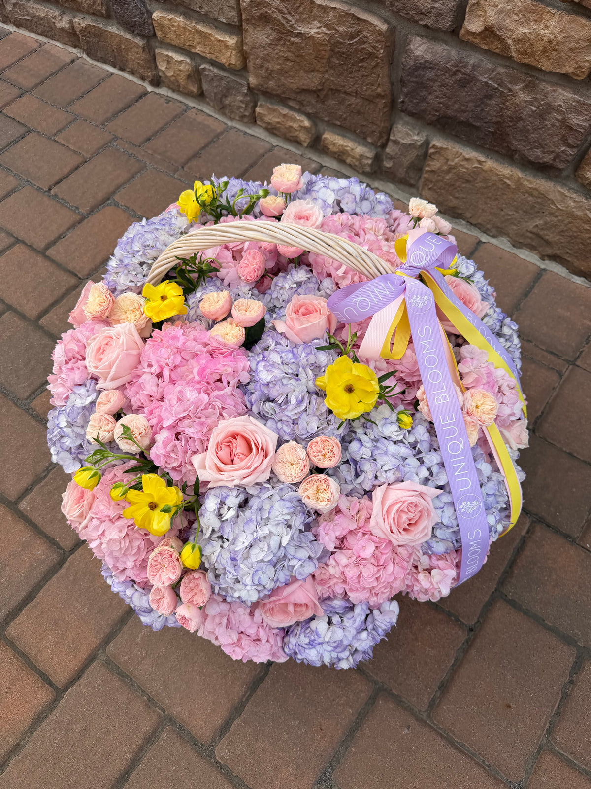 CUSTOM WHITE BASKET - ROUND
