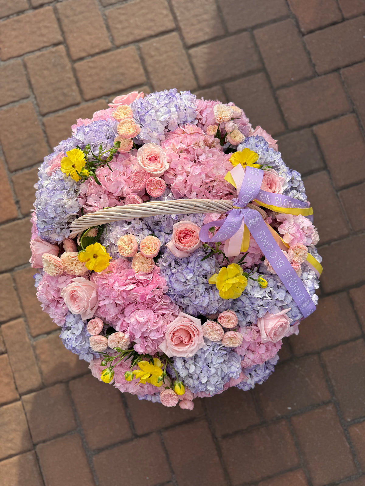 CUSTOM WHITE BASKET - ROUND