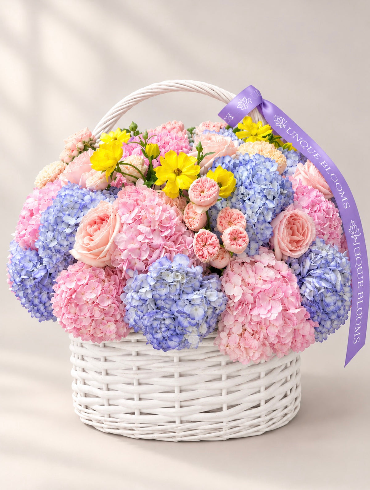 CUSTOM WHITE BASKET - ROUND
