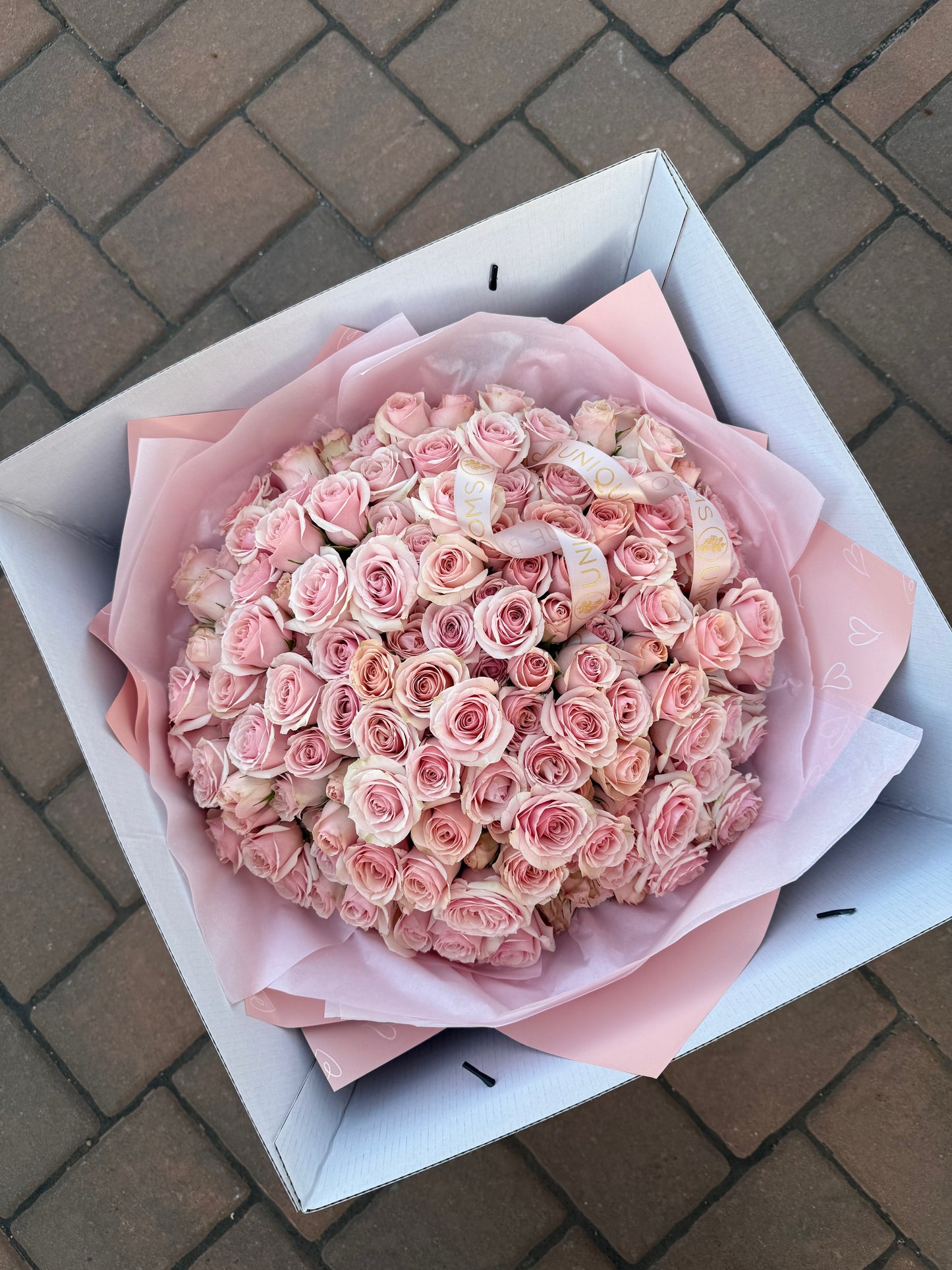 BLUSH SPRAY ROSES